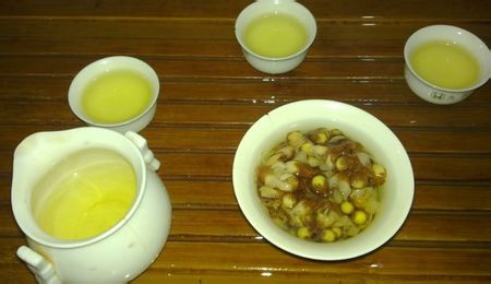 蜂蜜蠟的作用與功效_蜂蜜蠟食用功效作用方法視頻_蜂蜜蠟的功效與作用及食用方法