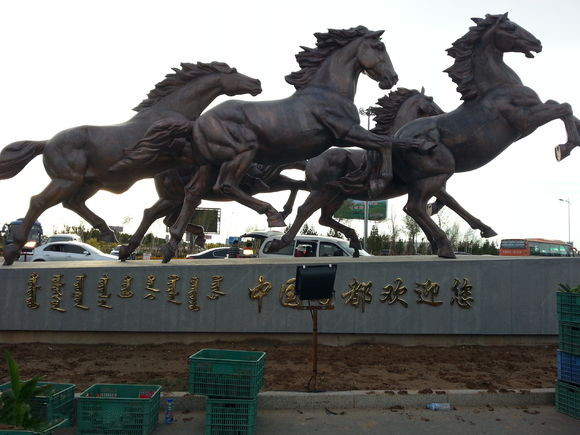 奔馬銅雕塑_奔馬銅像_東漢銅奔馬的雕塑特征