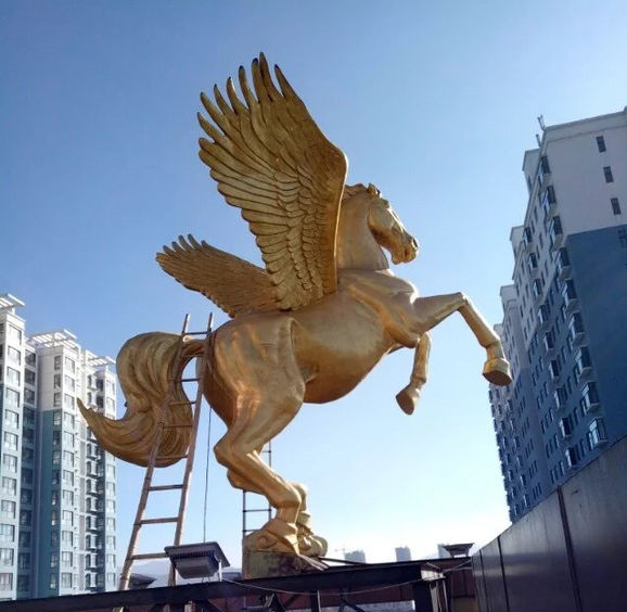 東漢銅奔馬的雕塑特征_奔馬銅雕塑_奔馬銅像