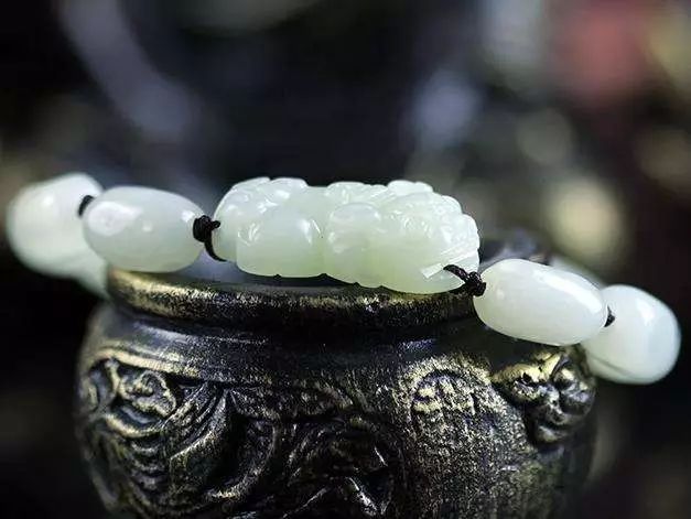 玉雕財神擺件_財神玉雕圖片大全_財神玉雕手把件圖片
