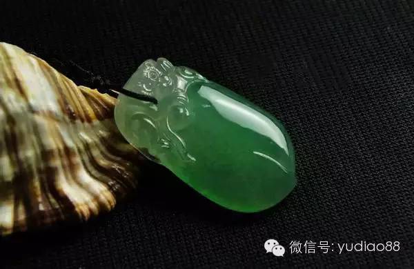 翡翠玉雕金蟾_翡翠玉雕金蟾圖片大全_翡翠玉雕金蟾寓意什么