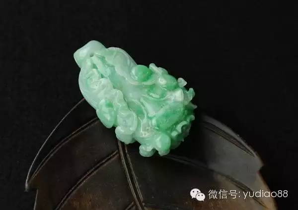翡翠玉雕金蟾_翡翠玉雕金蟾圖片大全_翡翠玉雕金蟾寓意什么
