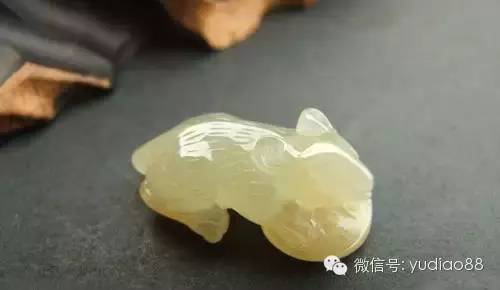 翡翠玉雕金蟾圖片大全_翡翠玉雕金蟾寓意什么_翡翠玉雕金蟾