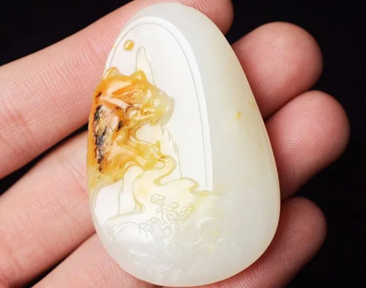 大師玉雕田玉籽料圖片大全_和田玉籽料玉雕大師_大師玉雕田玉籽料值錢嗎