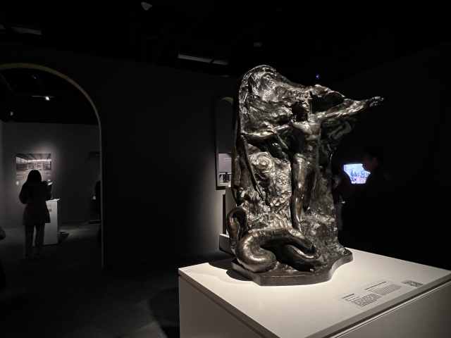 雕塑羅丹的作品_羅丹的雕塑青銅時(shí)代作品_羅丹的青銅雕塑