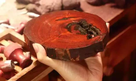 小葉紫檀木料怎么鑒別_鑒別小葉紫檀木料的方法_小葉紫檀木怎么鑒別