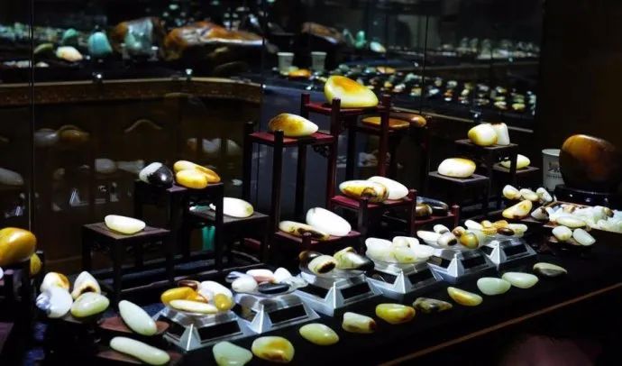 簡單的玉石手把件雕刻_手工雕刻玉石入門視頻_雕刻玉石簡單手工制作