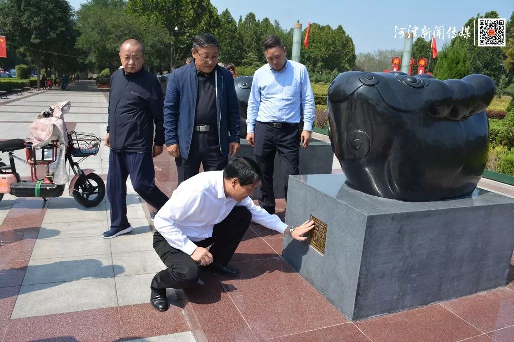 雕塑不銹鋼價錢_雕塑不銹鋼大型好賣嗎_大型不銹鋼雕塑哪家好