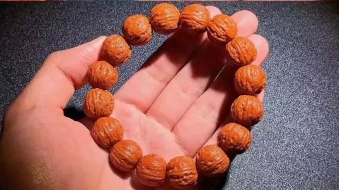 小核桃手串多少顆為一串最好_核桃手串是大的好還是小的好_核桃手串大小不一樣怎么辦