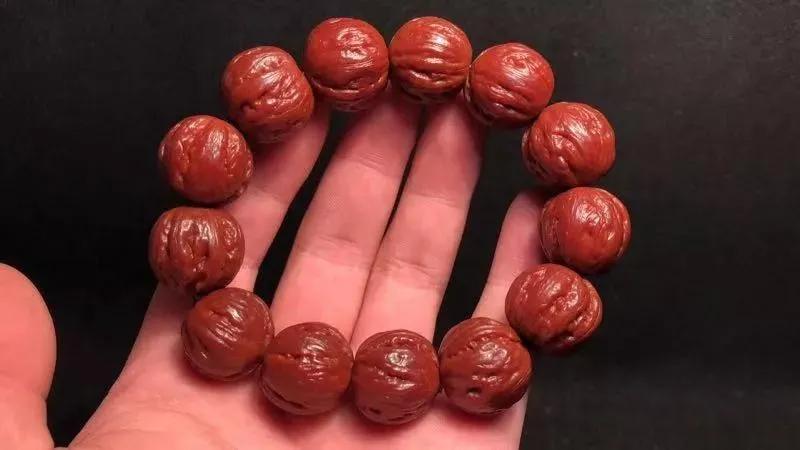 小核桃手串多少顆為一串最好_核桃手串是大的好還是小的好_核桃手串大小不一樣怎么辦