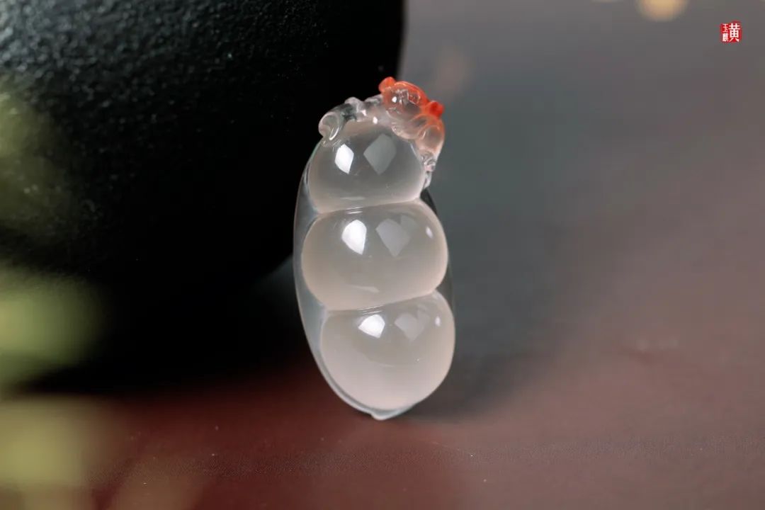 玉上雕刻蜻蜓和蓮花_玉上雕刻蓮花蜻蜓什么意思_蓮花雕刻蜻蜓玉上色好嗎