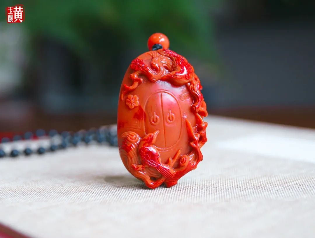 玉上雕刻蜻蜓和蓮花_蓮花雕刻蜻蜓玉上色好嗎_玉上雕刻蓮花蜻蜓什么意思