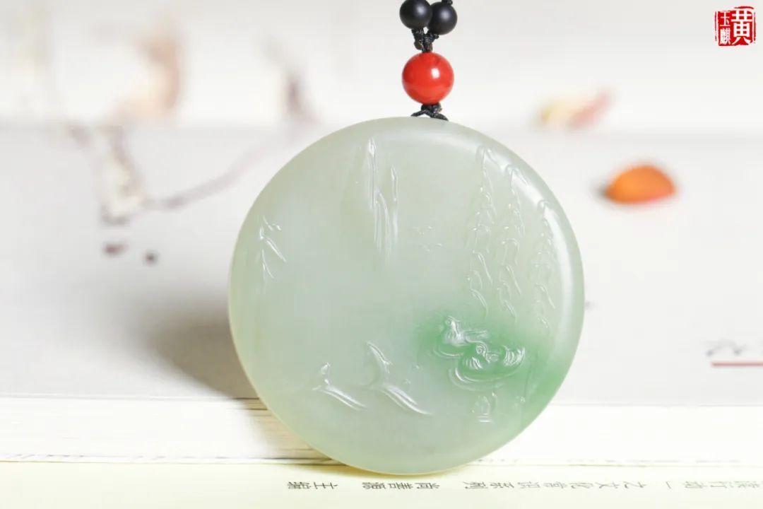 玉上雕刻蜻蜓和蓮花_玉上雕刻蓮花蜻蜓什么意思_蓮花雕刻蜻蜓玉上色好嗎