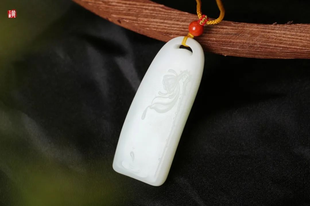 玉上雕刻蜻蜓和蓮花_玉上雕刻蓮花蜻蜓什么意思_蓮花雕刻蜻蜓玉上色好嗎