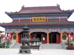 大雄寶殿里的三尊佛像，應(yīng)該怎么區(qū)分？搞不清楚很容易鬧出笑話的