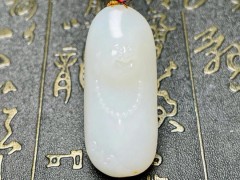 雕成神佛算出師！和田籽料“彌勒佛”！