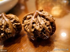 文玩核桃開青皮，出三棱、四棱、異型的幾率有多大？答案只有一個