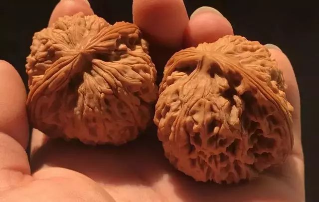 核桃盤玩紅的原理_怎么盤玩核桃越來越紅_文玩核桃盤紅