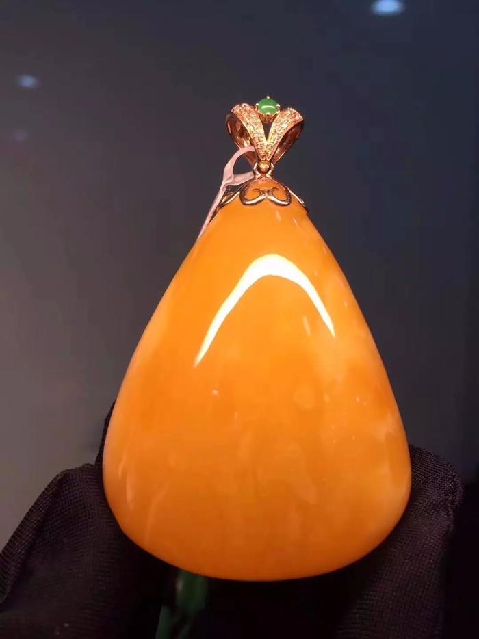 佩戴蜜蠟的效果_蜜蠟佩戴圖片欣賞_蜜蠟佩戴注意事項(xiàng)